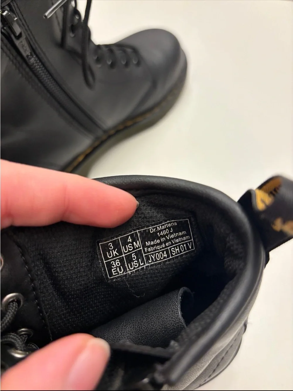 Dr.Martens 1460 boots Juniors size 4